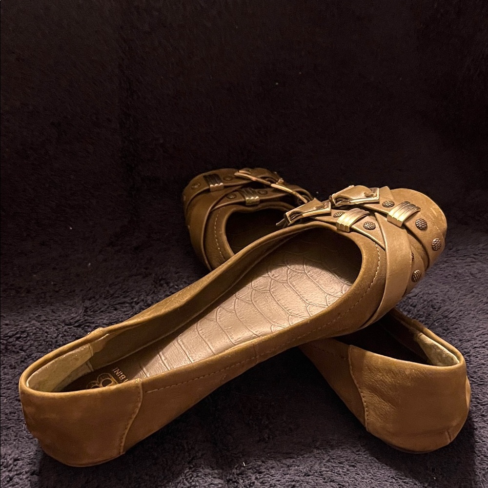 Women's Green Ballet Flats with Decorative Buckle